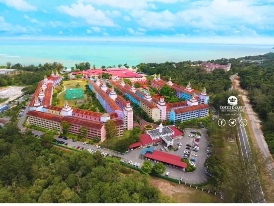 Lotus Desaru Beach Resort, 2 Bdrms, W/Splash Park Bandar Penawar エクステリア 写真