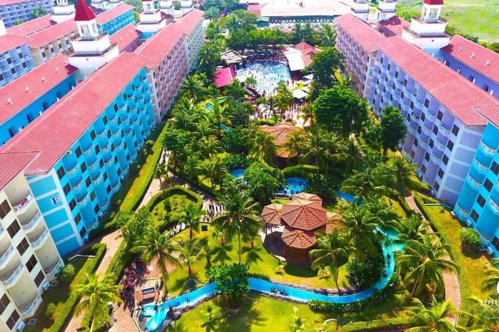Lotus Desaru Beach Resort, 2 Bdrms, W/Splash Park Bandar Penawar エクステリア 写真